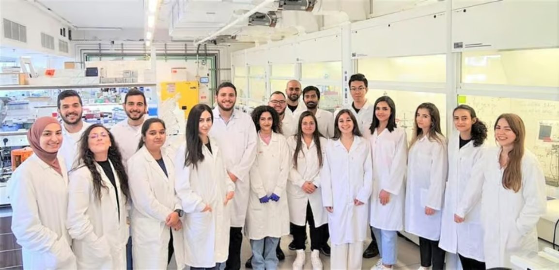 ד"ר שאדי פרח וצוות המעבדה (צילום: מעבדת ד"ר שאדי פרח)